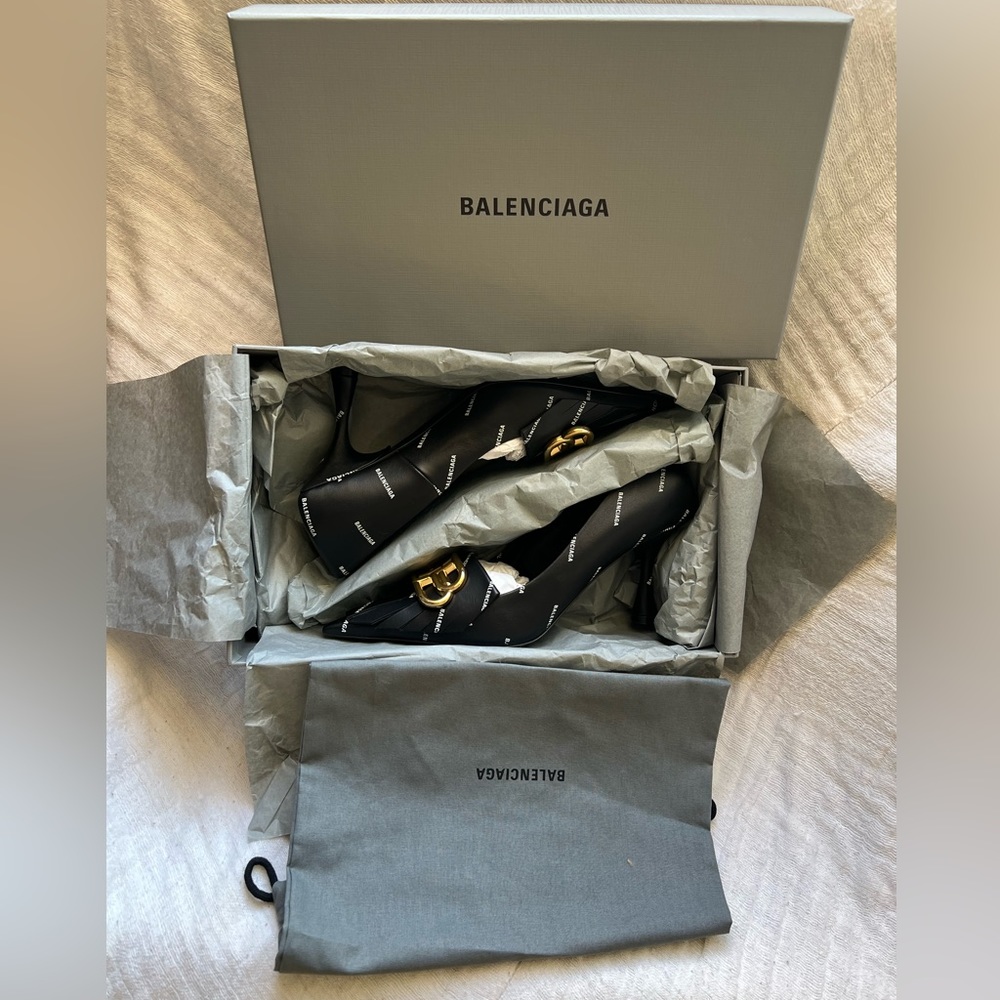 Balenciaga square knife pump